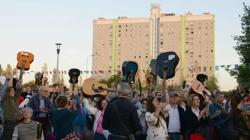 MilleChitarre in piazza domenica a San Polo