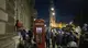 Persone accampate tutta la notte vicino a Westminster
