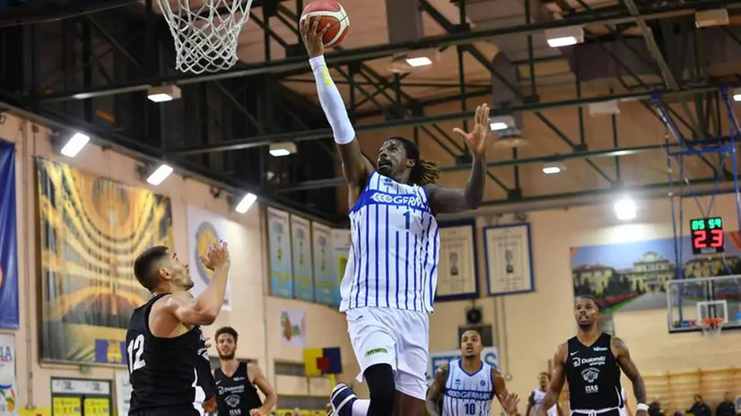 La Germani Pallacanestro Brescia batte Trento e vince il Memorial Bertozzi