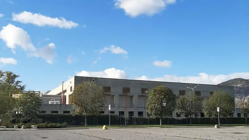 Il palazzetto dello Sport di Molinetto di Mazzano è stato oggetto di diversi interventi - © www.giornaledibrescia.it