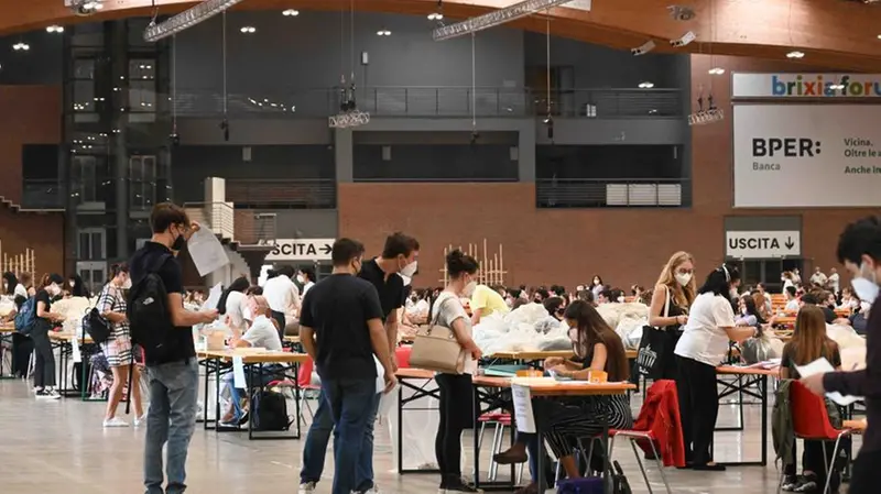 Gli aspiranti medici oggi al test d'ingresso al Brixia Forum