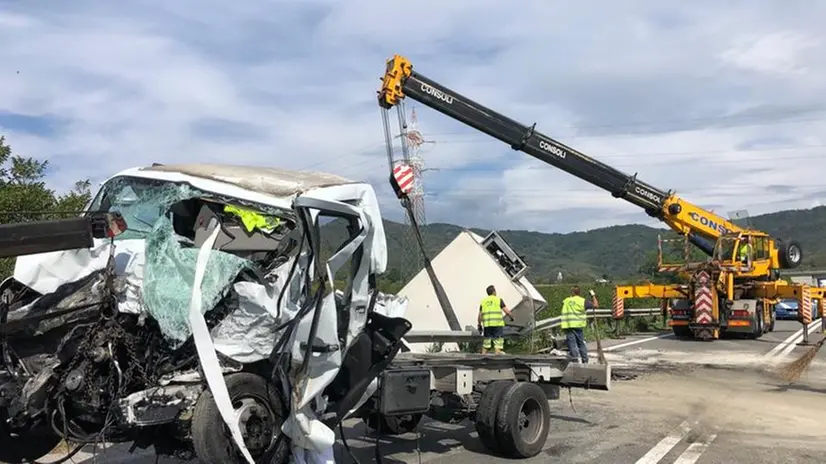 I mezzi incidentati a Provaglio d'Iseo