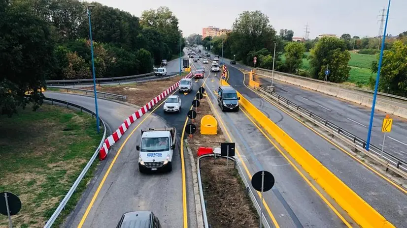 Auto in coda di prima mattina sulla tangenziale Ovest