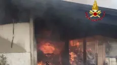 L'incendio nella stalla in località Borrine a Polpenazze