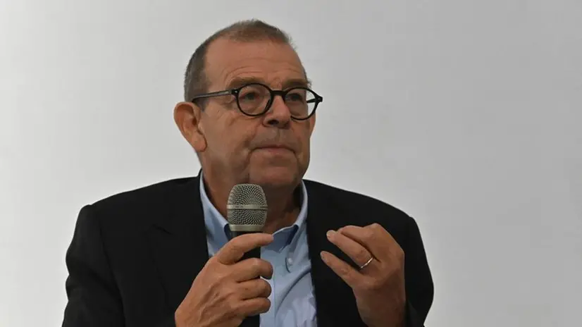 L'autore Filippo Ceccarelli alla presentazione del libro - © www.giornaledibrescia.it