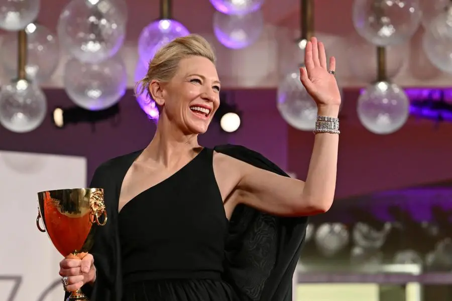 Cate Blanchett ritira la Coppa Volpi