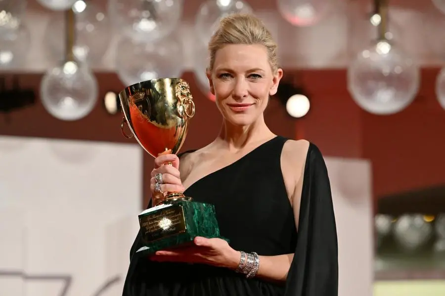 Cate Blanchett ritira la Coppa Volpi