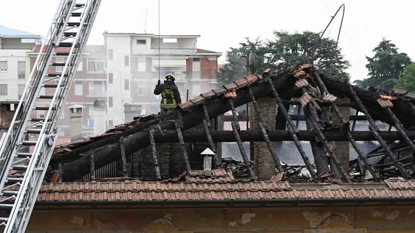 L'intervento dei Vigili del fuoco in via Cremona