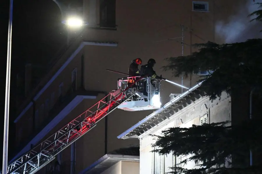 L'intervento dei Vigili del fuoco in via Cremona