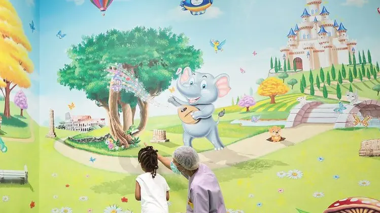 Con il Covid, meno malattie infettive e meno ricoveri negli ospedali: qui un colorato reparto pediatrico - © www.giornaledibrescia.it