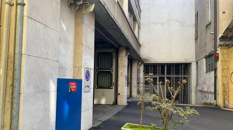 L'entrata dell'autorimessa - © www.giornaledibrescia.it