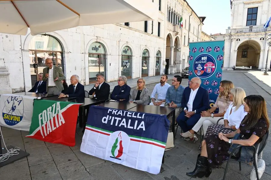 La presentazione dei candidati del centrodestra a Brescia