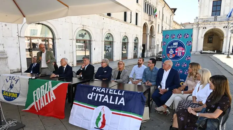 La presentazione dei candidati del centrodestra a Brescia
