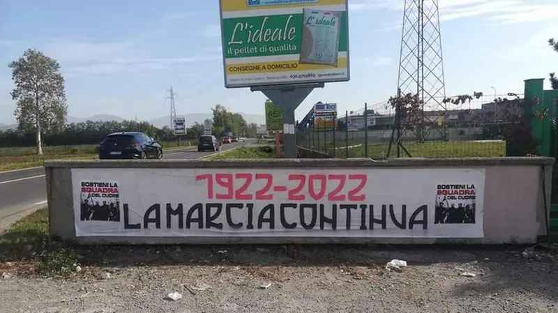 Lo striscione appeso a Castegnato