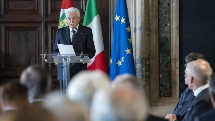 Il presidente Sergio Mattarella durante la cerimonia - Foto Ansa © www.giornaledibrescia.it