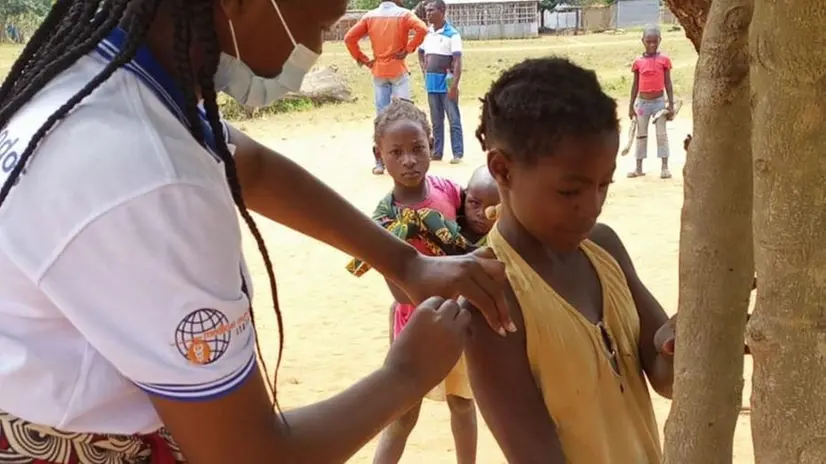 In un villaggio aperto il «centro vaccinale» per adolescenti - © www.giornaledibrescia.it