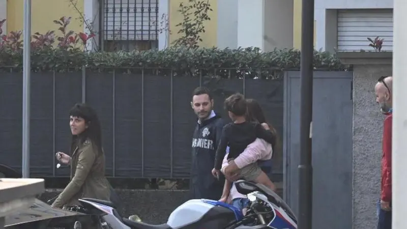 Il bambino finalmente in salvo - Foto Gabriele Strada/Neg © www.giornaledibrescia.it