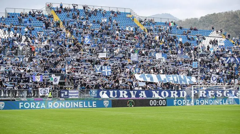 Alla fine sono arrivati i fischi della Nord - Foto New Reporter © www.giornaledibrescia.it