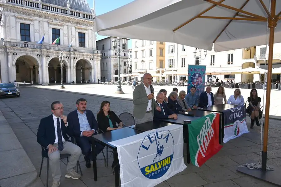 La presentazione dei candidati del centrodestra a Brescia