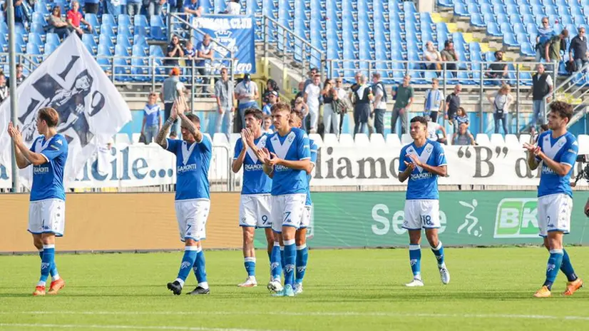 I giocatori del Brescia dopo la sfida contro il Cittadella - Foto New Reporter Nicoli © www.giornaledibrescia.it