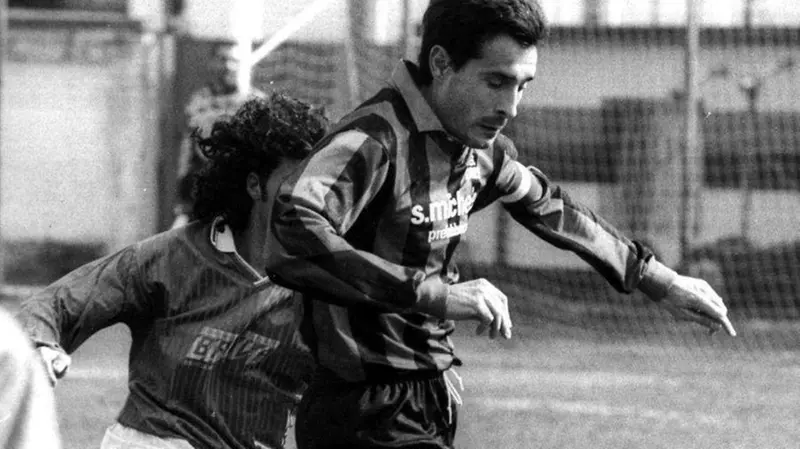 L’allora attaccante Luciano Adami con la maglia della Bagnolese