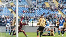 Il gol di Ndoj alla mezz’ora -  Foto New Reporter Nicoli © www.giornaledibrescia.it