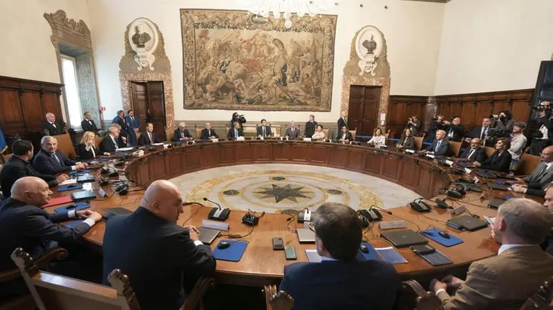 Il primo Consiglio dei ministri del governo Meloni - Foto Ansa © www.giornaledibrescia.it