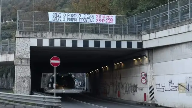 Lo striscione a Pisogne