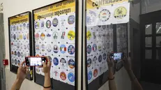I contrassegni elettorali per le elezioni politiche, esposti all'interno del Viminale - Foto Ansa © www.giornaledibrescia.it