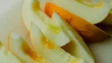 Un melone giallo tagliato