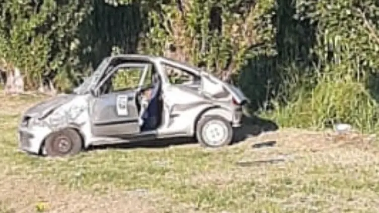 Così l'auto finita nel campo - © www.giornaledibrescia.it