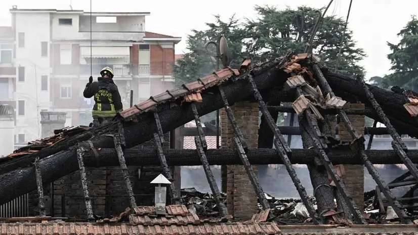 Le conseguenze dell’incendio in via Cremona - Marco Ortogni/Neg © www.giornaledibrescia.it