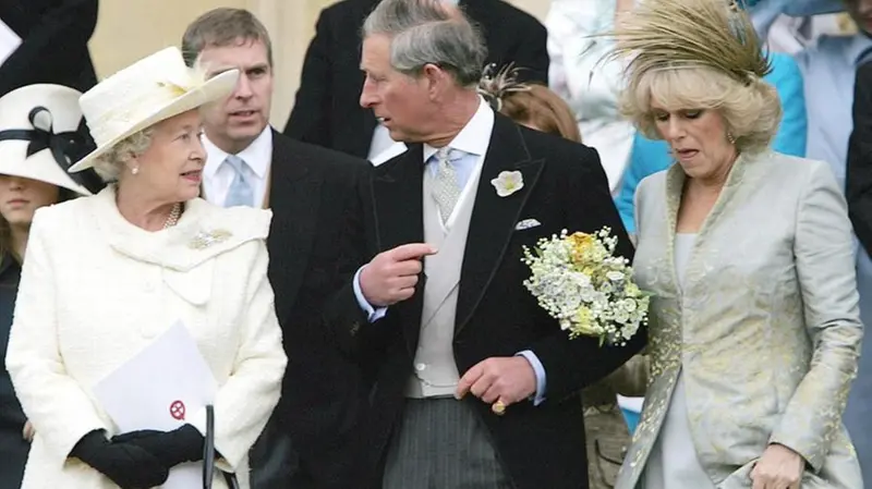 Carlo e Camilla insieme alla regina Elisabetta
