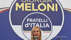 Giorgia Meloni al comizio notturno nella sede di Fratelli d'Italia - Foto Ansa © www.giornaledibrescia.it
