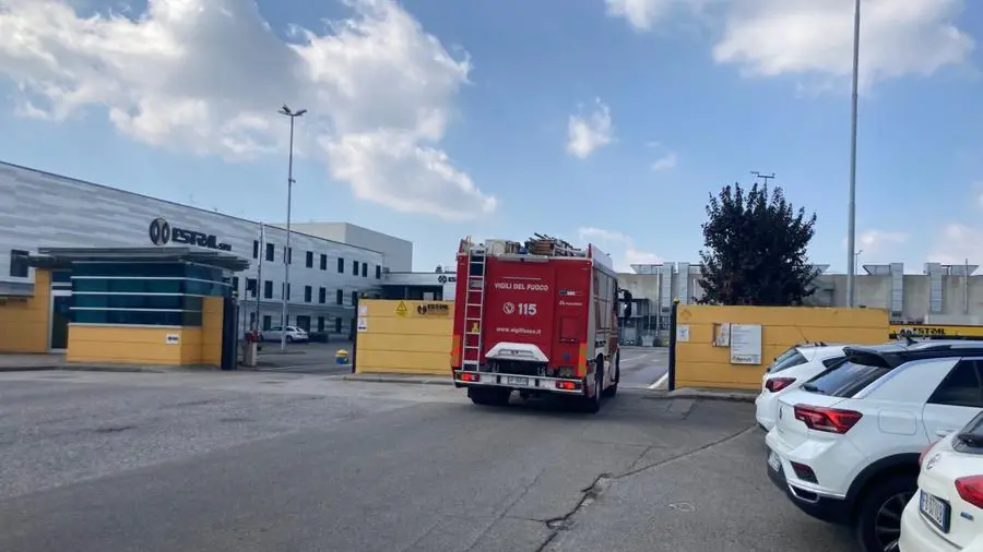 L'arrivo del personale di Ats nell'azienda di Manerbio - © www.giornaledibrescia.it