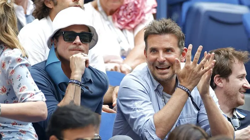 Brad Pitt e Bradley Cooper alla finale degli Us Open 2021 - Foto © Andrew Schwartz