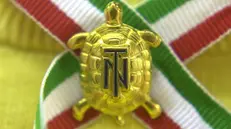 La tartarughina d'oro con le iniziali che D'Annunzio regalò a Nuvolari