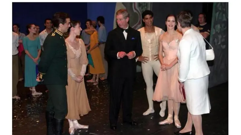 Mara Galeazzi, la prima da sinistra, quando era prima ballerina del Royal Ballet - © www.giornaledibrescia.it