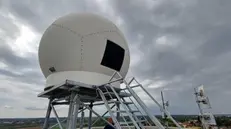 La sfera «spaziale» per monitorare il meteo installata a Flero da Arpa - © www.giornaledibrescia.it