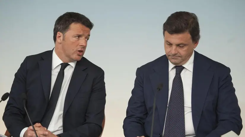 Renzi e Calenda nel 2016, all'epoca premier e ministro dello Sviluppo economico - Foto Ansa © www.giornaledibrescia.it