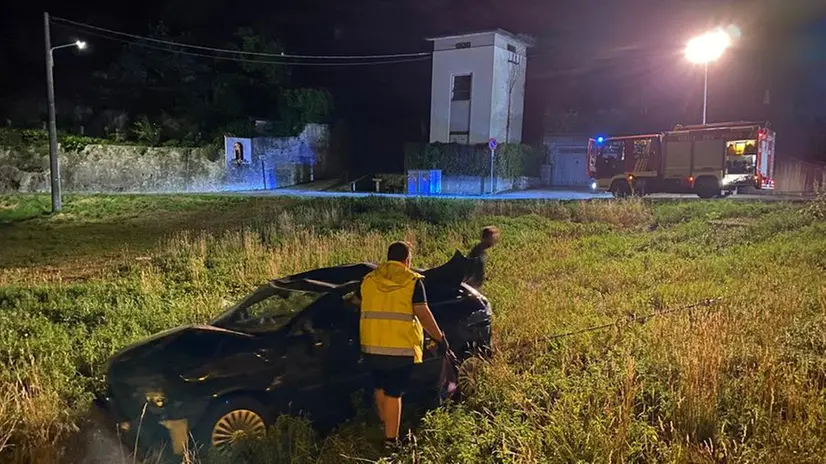 Il luogo del ribaltamento mortale della scorsa notte a Breno
