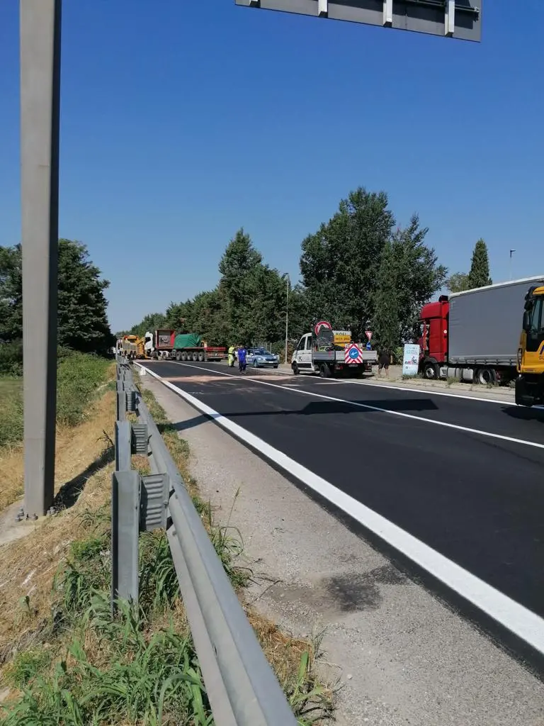 I mezzi coinvolti nell'incidente in tangenziale a Desenzano