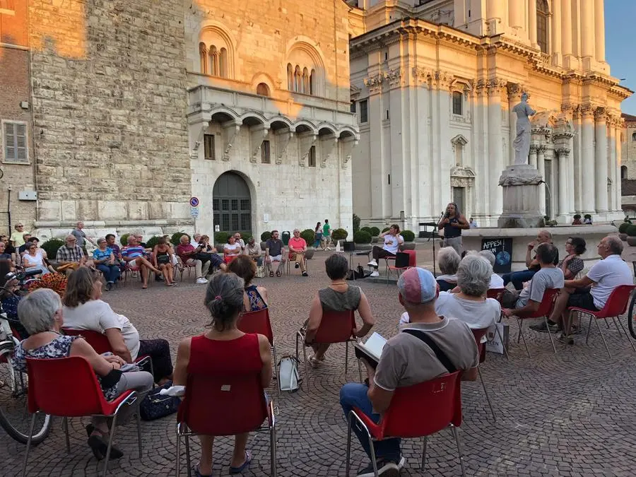 Il «presidio 9 agosto» in Piazza Paolo VI