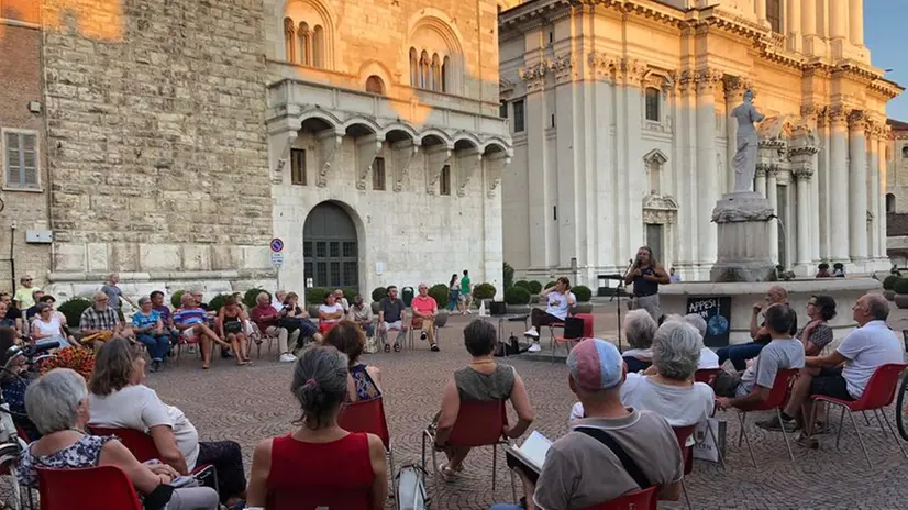 Il «presidio 9 agosto» in Piazza Paolo VI