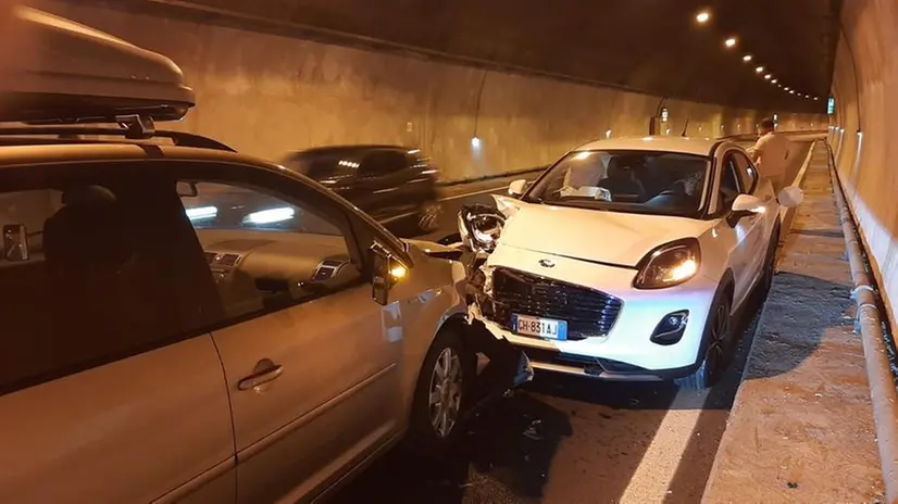 I mezzi incidentati in galleria ai Tormini