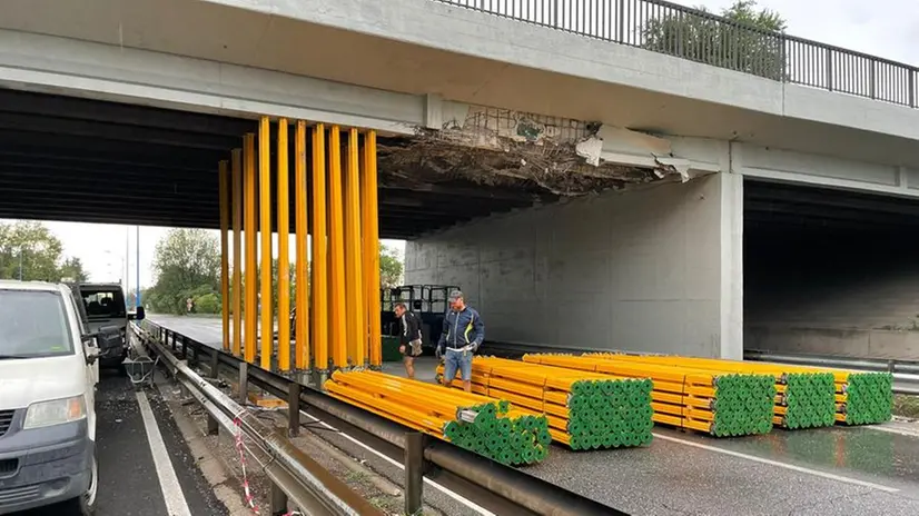 Questa mattina è iniziata l'installazione dei pali di sostegno