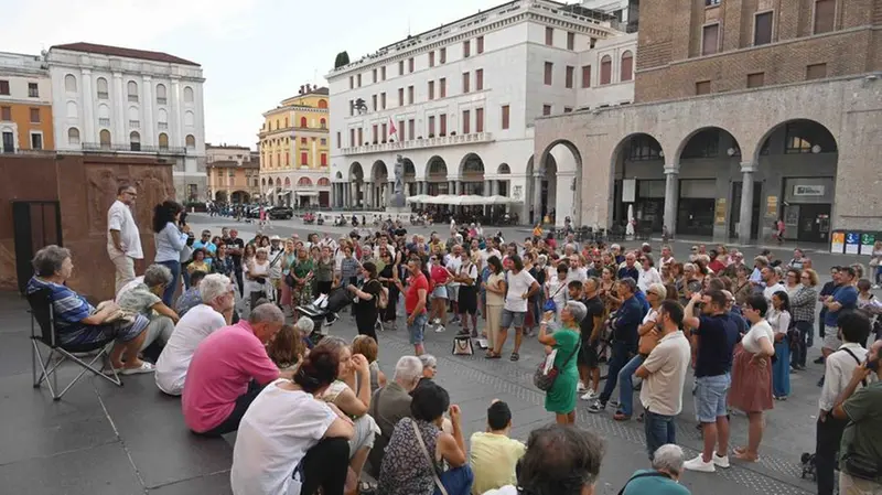 La manifestazione di Vita in Piazza Vittoria