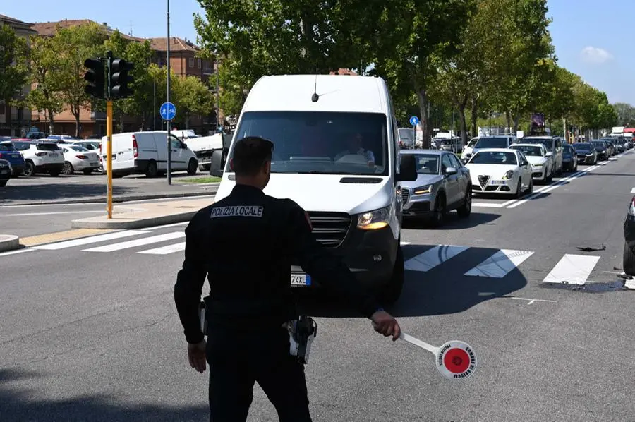 Tamponamento e traffico in via Volturno