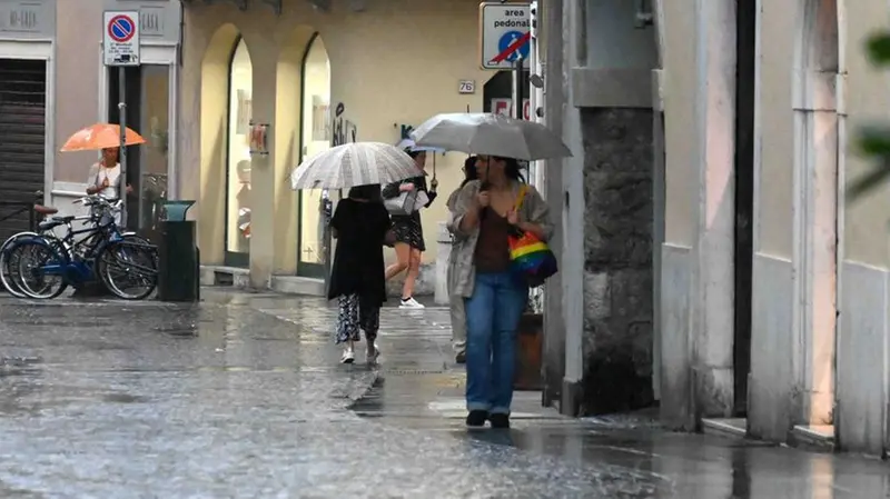 Pioggia e calo termico in città