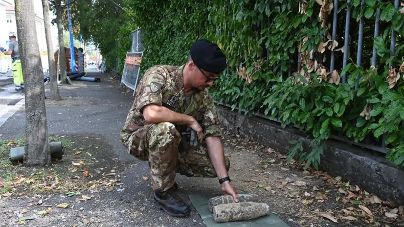 Il ritrovamento dei due ordigni bellici è avvenuto in via Badia
